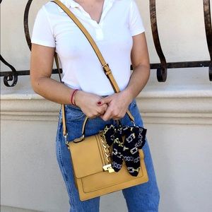 Adorable yellow Aldo bag💛🌼☀️🌻🍋